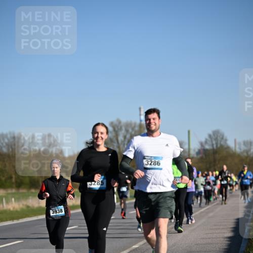 06.04.2025 - 44. Internationalen Wilhelmsburger Insellauf Dr. Thomas Lammeyer http://msf.ph/oto/7557922 06.04.2025 09:33:55 Laufen 3938, 3285, 3286, 41 meine-sportfotos.de