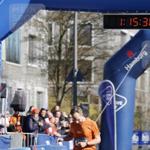 06.04.2025 - 44. Internationalen Wilhelmsburger Insellauf A. Gomolzig http://msf.ph/oto/7557927 06.04.2025 10:05:29 Ziel 4020 meine-sportfotos.de