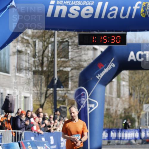 06.04.2025 - 44. Internationalen Wilhelmsburger Insellauf A. Gomolzig http://msf.ph/oto/7557931 06.04.2025 10:05:28 Ziel 4020 meine-sportfotos.de
