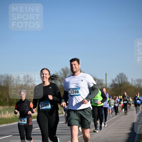 06.04.2025 - 44. Internationalen Wilhelmsburger Insellauf Dr. Thomas Lammeyer http://msf.ph/oto/7557932 06.04.2025 09:33:55 Laufen 3938, 3285, 3286, 4415 meine-sportfotos.de