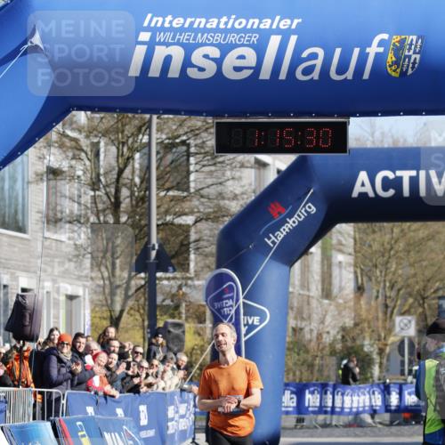 06.04.2025 - 44. Internationalen Wilhelmsburger Insellauf A. Gomolzig http://msf.ph/oto/7557934 06.04.2025 10:05:28 Ziel 4020 meine-sportfotos.de