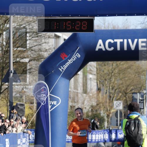 06.04.2025 - 44. Internationalen Wilhelmsburger Insellauf A. Gomolzig http://msf.ph/oto/7557945 06.04.2025 10:05:27 Ziel 4020 meine-sportfotos.de