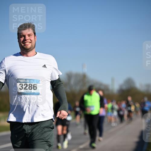 06.04.2025 - 44. Internationalen Wilhelmsburger Insellauf Dr. Thomas Lammeyer http://msf.ph/oto/7557957 06.04.2025 09:33:57 Laufen 3286 meine-sportfotos.de