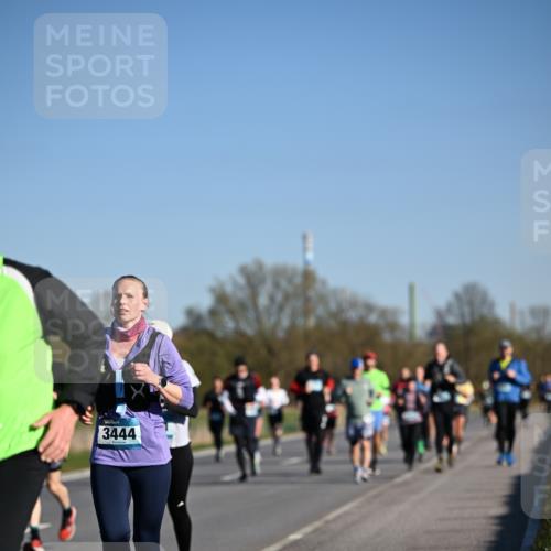 06.04.2025 - 44. Internationalen Wilhelmsburger Insellauf Dr. Thomas Lammeyer http://msf.ph/oto/7557995 06.04.2025 09:34:02 Laufen 3444 meine-sportfotos.de