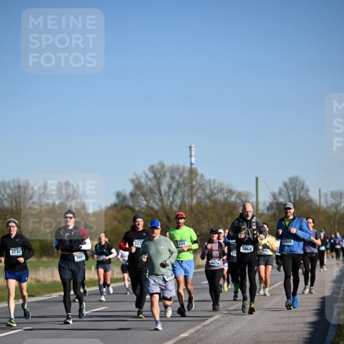 06.04.2025 - 44. Internationalen Wilhelmsburger Insellauf Dr. Thomas Lammeyer http://msf.ph/oto/7558035 06.04.2025 09:34:06 Laufen 323, 3732, 3881, 3241, 4479, 50, 3868, 3405 meine-sportfotos.de