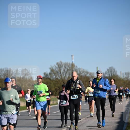 06.04.2025 - 44. Internationalen Wilhelmsburger Insellauf Dr. Thomas Lammeyer http://msf.ph/oto/7558074 06.04.2025 09:34:09 Laufen 356, 3241, 4479, 3868, 388, 3405 meine-sportfotos.de