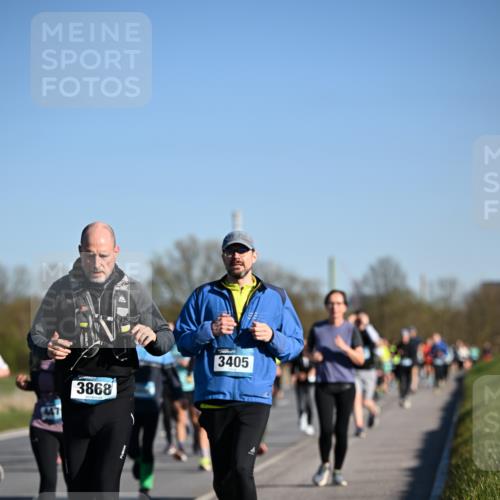 06.04.2025 - 44. Internationalen Wilhelmsburger Insellauf Dr. Thomas Lammeyer http://msf.ph/oto/7558112 06.04.2025 09:34:12 Laufen 3405, 3868 meine-sportfotos.de