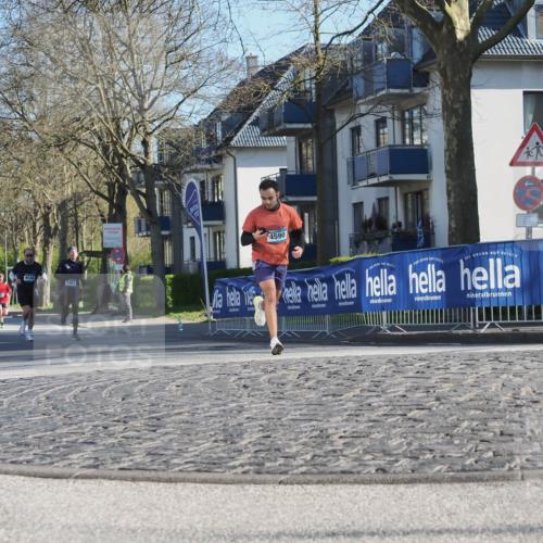 06.04.2025 - 44. Internationalen Wilhelmsburger Insellauf Luisa Fischer http://msf.ph/oto/7558137 06.04.2025 10:22:04 Ziel 4548, 3461, 4590 meine-sportfotos.de