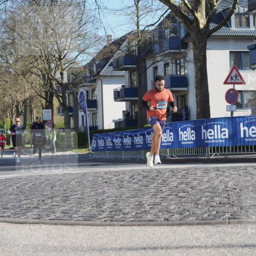 06.04.2025 - 44. Internationalen Wilhelmsburger Insellauf Luisa Fischer http://msf.ph/oto/7558146 06.04.2025 10:22:05 Ziel 4590, 4548, 3461 meine-sportfotos.de