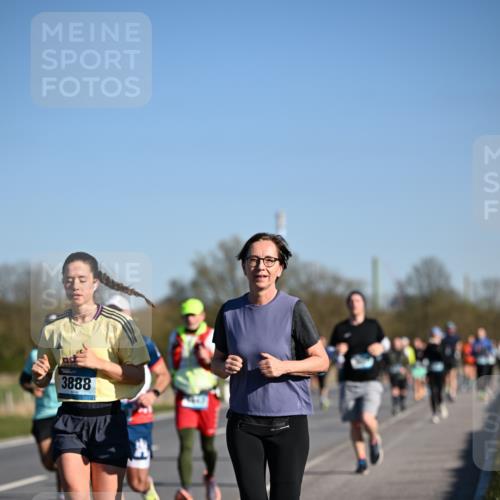 06.04.2025 - 44. Internationalen Wilhelmsburger Insellauf Dr. Thomas Lammeyer http://msf.ph/oto/7558159 06.04.2025 09:34:15 Laufen 3888, 1443 meine-sportfotos.de