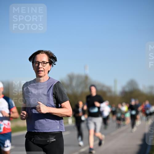 06.04.2025 - 44. Internationalen Wilhelmsburger Insellauf Dr. Thomas Lammeyer http://msf.ph/oto/7558177 06.04.2025 09:34:17 Laufen  meine-sportfotos.de