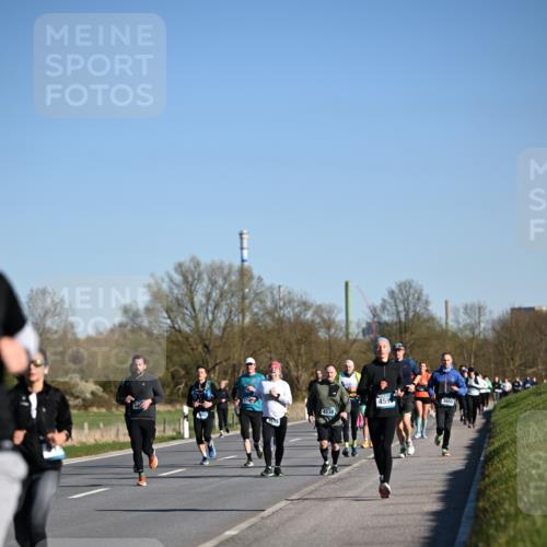 06.04.2025 - 44. Internationalen Wilhelmsburger Insellauf Dr. Thomas Lammeyer http://msf.ph/oto/7558211 06.04.2025 09:34:20 Laufen 4538, 4599, 3665 meine-sportfotos.de