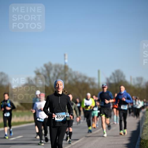 06.04.2025 - 44. Internationalen Wilhelmsburger Insellauf Dr. Thomas Lammeyer http://msf.ph/oto/7558249 06.04.2025 09:34:25 Laufen 4599 meine-sportfotos.de