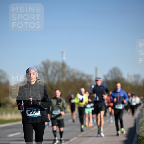 06.04.2025 - 44. Internationalen Wilhelmsburger Insellauf Dr. Thomas Lammeyer http://msf.ph/oto/7558265 06.04.2025 09:34:26 Laufen 4599 meine-sportfotos.de