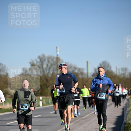 06.04.2025 - 44. Internationalen Wilhelmsburger Insellauf Dr. Thomas Lammeyer http://msf.ph/oto/7558290 06.04.2025 09:34:28 Laufen 4538, 3489, 3665 meine-sportfotos.de
