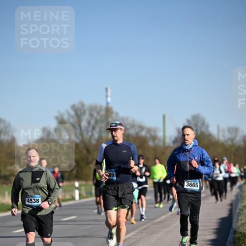 06.04.2025 - 44. Internationalen Wilhelmsburger Insellauf Dr. Thomas Lammeyer http://msf.ph/oto/7558294 06.04.2025 09:34:28 Laufen 4538, 489, 3665 meine-sportfotos.de