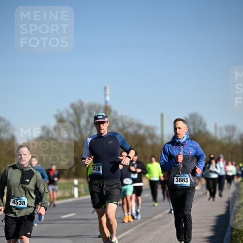 06.04.2025 - 44. Internationalen Wilhelmsburger Insellauf Dr. Thomas Lammeyer http://msf.ph/oto/7558297 06.04.2025 09:34:29 Laufen 4538, 3489, 3665 meine-sportfotos.de