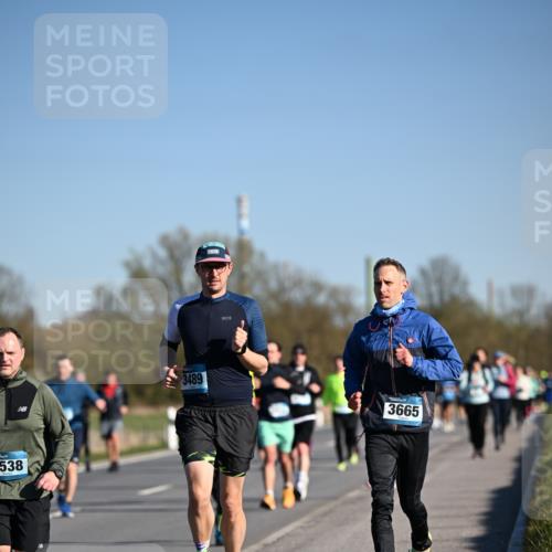 06.04.2025 - 44. Internationalen Wilhelmsburger Insellauf Dr. Thomas Lammeyer http://msf.ph/oto/7558304 06.04.2025 09:34:29 Laufen 538, 3489, 3665 meine-sportfotos.de