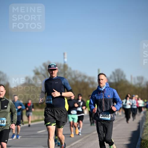 06.04.2025 - 44. Internationalen Wilhelmsburger Insellauf Dr. Thomas Lammeyer http://msf.ph/oto/7558305 06.04.2025 09:34:29 Laufen 538, 3489, 3665 meine-sportfotos.de