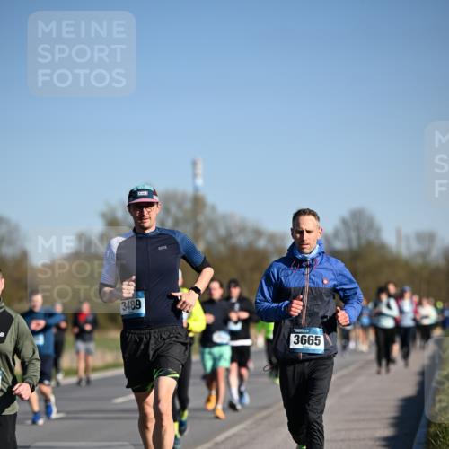 06.04.2025 - 44. Internationalen Wilhelmsburger Insellauf Dr. Thomas Lammeyer http://msf.ph/oto/7558309 06.04.2025 09:34:29 Laufen 3489, 3665 meine-sportfotos.de