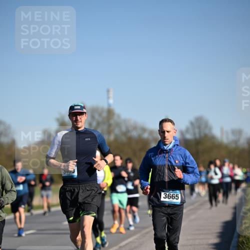 06.04.2025 - 44. Internationalen Wilhelmsburger Insellauf Dr. Thomas Lammeyer http://msf.ph/oto/7558311 06.04.2025 09:34:29 Laufen 3403, 3665 meine-sportfotos.de