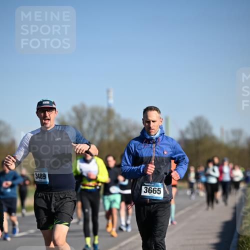 06.04.2025 - 44. Internationalen Wilhelmsburger Insellauf Dr. Thomas Lammeyer http://msf.ph/oto/7558320 06.04.2025 09:34:30 Laufen 3489, 3665 meine-sportfotos.de