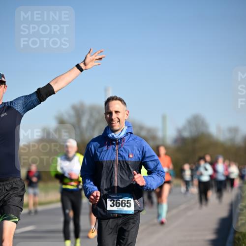 06.04.2025 - 44. Internationalen Wilhelmsburger Insellauf Dr. Thomas Lammeyer http://msf.ph/oto/7558335 06.04.2025 09:34:31 Laufen 3665 meine-sportfotos.de