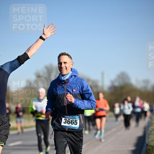 06.04.2025 - 44. Internationalen Wilhelmsburger Insellauf Dr. Thomas Lammeyer http://msf.ph/oto/7558338 06.04.2025 09:34:31 Laufen 3665 meine-sportfotos.de