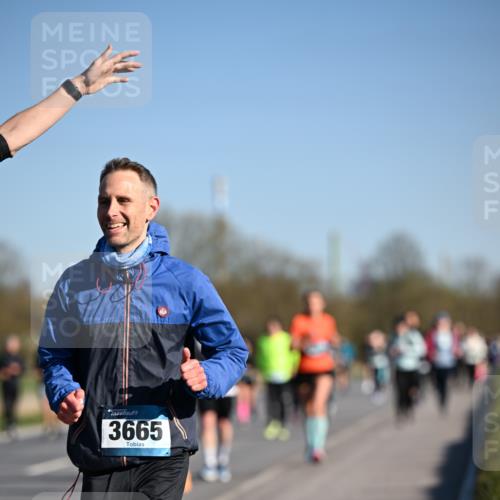 06.04.2025 - 44. Internationalen Wilhelmsburger Insellauf Dr. Thomas Lammeyer http://msf.ph/oto/7558350 06.04.2025 09:34:31 Laufen 3665 meine-sportfotos.de