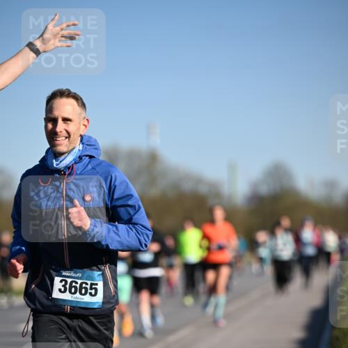 06.04.2025 - 44. Internationalen Wilhelmsburger Insellauf Dr. Thomas Lammeyer http://msf.ph/oto/7558353 06.04.2025 09:34:32 Laufen 3665 meine-sportfotos.de