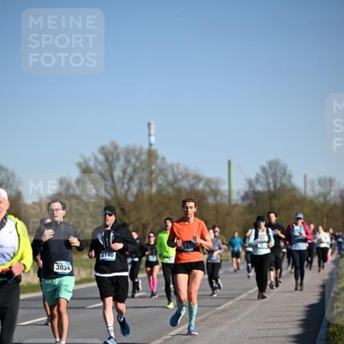 06.04.2025 - 44. Internationalen Wilhelmsburger Insellauf Dr. Thomas Lammeyer http://msf.ph/oto/7558377 06.04.2025 09:34:33 Laufen 3034, 4140, 3470 meine-sportfotos.de