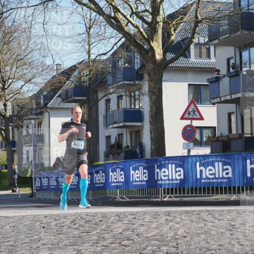 06.04.2025 - 44. Internationalen Wilhelmsburger Insellauf Luisa Fischer http://msf.ph/oto/7558380 06.04.2025 10:24:04 Ziel 4424 meine-sportfotos.de
