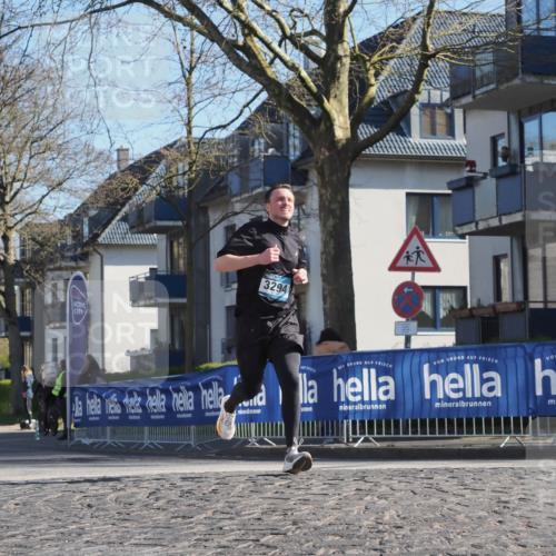 06.04.2025 - 44. Internationalen Wilhelmsburger Insellauf Luisa Fischer http://msf.ph/oto/7558424 06.04.2025 10:24:20 Ziel 3294 meine-sportfotos.de
