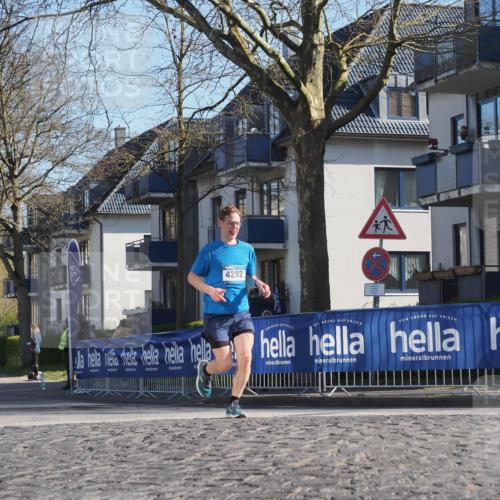 06.04.2025 - 44. Internationalen Wilhelmsburger Insellauf Luisa Fischer http://msf.ph/oto/7558498 06.04.2025 10:24:34 Ziel 4292 meine-sportfotos.de