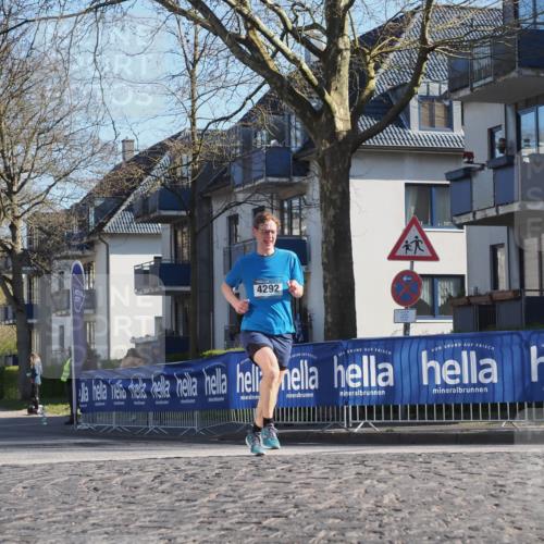 06.04.2025 - 44. Internationalen Wilhelmsburger Insellauf Luisa Fischer http://msf.ph/oto/7558501 06.04.2025 10:24:34 Ziel 4292 meine-sportfotos.de
