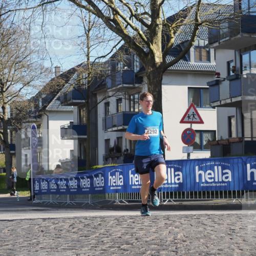 06.04.2025 - 44. Internationalen Wilhelmsburger Insellauf Luisa Fischer http://msf.ph/oto/7558504 06.04.2025 10:24:34 Ziel 4292 meine-sportfotos.de