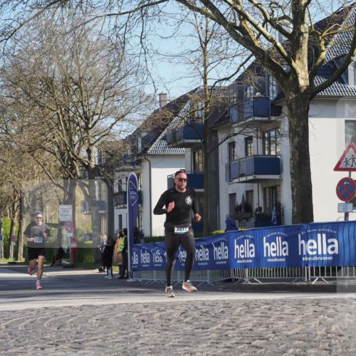 06.04.2025 - 44. Internationalen Wilhelmsburger Insellauf Luisa Fischer http://msf.ph/oto/7558510 06.04.2025 10:24:41 Ziel 3341, 3317 meine-sportfotos.de