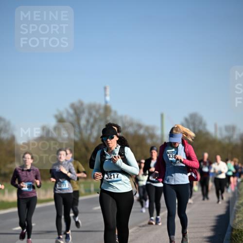06.04.2025 - 44. Internationalen Wilhelmsburger Insellauf Dr. Thomas Lammeyer http://msf.ph/oto/7558532 06.04.2025 09:34:42 Laufen 3277, 3217, 438 meine-sportfotos.de