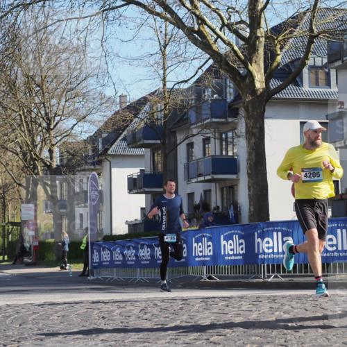 06.04.2025 - 44. Internationalen Wilhelmsburger Insellauf Luisa Fischer http://msf.ph/oto/7558584 06.04.2025 10:24:49 Ziel 4205, 4195 meine-sportfotos.de