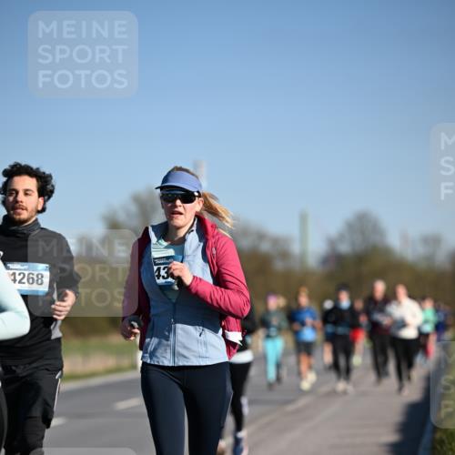 06.04.2025 - 44. Internationalen Wilhelmsburger Insellauf Dr. Thomas Lammeyer http://msf.ph/oto/7558602 06.04.2025 09:34:44 Laufen 4268, 43 meine-sportfotos.de
