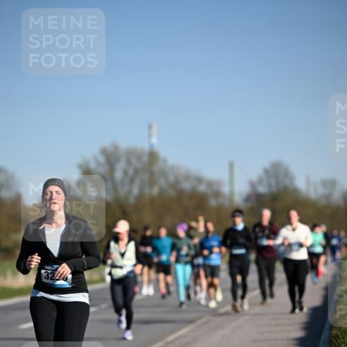 06.04.2025 - 44. Internationalen Wilhelmsburger Insellauf Dr. Thomas Lammeyer http://msf.ph/oto/7558665 06.04.2025 09:34:47 Laufen 32 meine-sportfotos.de