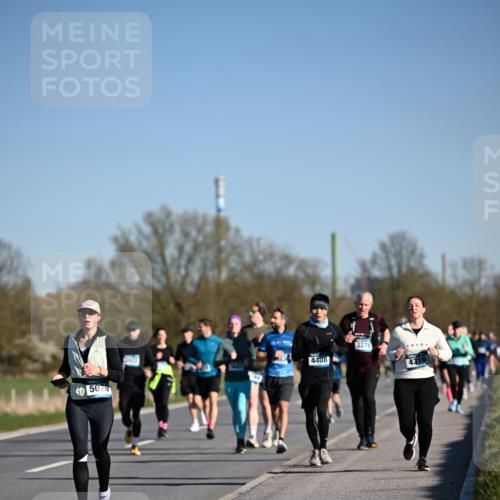 06.04.2025 - 44. Internationalen Wilhelmsburger Insellauf Dr. Thomas Lammeyer http://msf.ph/oto/7558693 06.04.2025 09:34:49 Laufen 50, 5079, 3932, 4408, 3278, 4316 meine-sportfotos.de