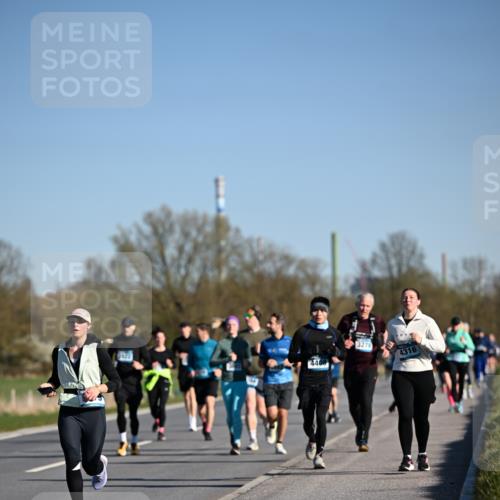 06.04.2025 - 44. Internationalen Wilhelmsburger Insellauf Dr. Thomas Lammeyer http://msf.ph/oto/7558697 06.04.2025 09:34:49 Laufen 4408, 3278, 4316 meine-sportfotos.de