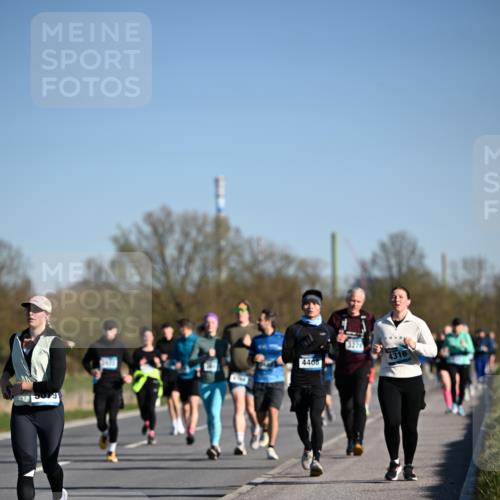 06.04.2025 - 44. Internationalen Wilhelmsburger Insellauf Dr. Thomas Lammeyer http://msf.ph/oto/7558716 06.04.2025 09:34:50 Laufen 4408, 3276, 4316 meine-sportfotos.de
