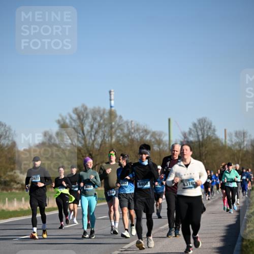 06.04.2025 - 44. Internationalen Wilhelmsburger Insellauf Dr. Thomas Lammeyer http://msf.ph/oto/7558733 06.04.2025 09:34:51 Laufen 3922, 3682, 4217, 3681, 4408, 4316, 4143, 4184 meine-sportfotos.de