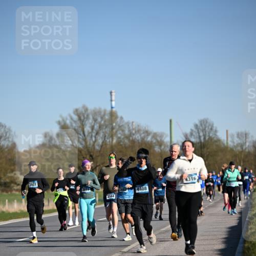 06.04.2025 - 44. Internationalen Wilhelmsburger Insellauf Dr. Thomas Lammeyer http://msf.ph/oto/7558736 06.04.2025 09:34:51 Laufen 3922, 4217, 3681, 3682, 4408, 4184, 4316, 4143 meine-sportfotos.de