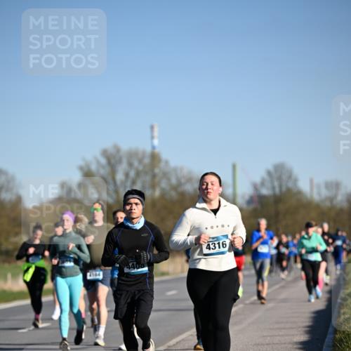 06.04.2025 - 44. Internationalen Wilhelmsburger Insellauf Dr. Thomas Lammeyer http://msf.ph/oto/7558787 06.04.2025 09:34:53 Laufen 4184, 4316 meine-sportfotos.de