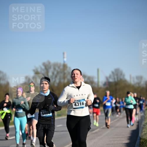 06.04.2025 - 44. Internationalen Wilhelmsburger Insellauf Dr. Thomas Lammeyer http://msf.ph/oto/7558812 06.04.2025 09:34:54 Laufen 4408, 4316 meine-sportfotos.de