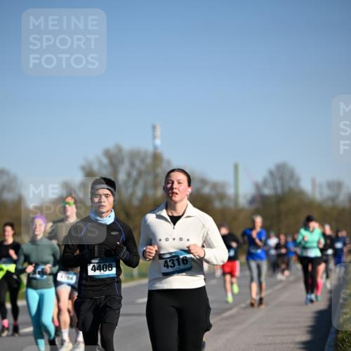 06.04.2025 - 44. Internationalen Wilhelmsburger Insellauf Dr. Thomas Lammeyer http://msf.ph/oto/7558819 06.04.2025 09:34:54 Laufen 4408, 4316 meine-sportfotos.de