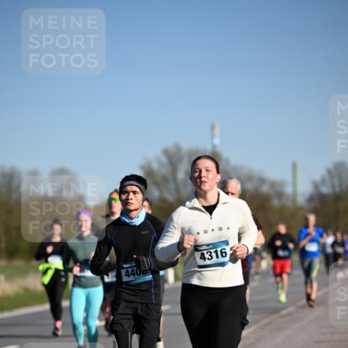 06.04.2025 - 44. Internationalen Wilhelmsburger Insellauf Dr. Thomas Lammeyer http://msf.ph/oto/7558834 06.04.2025 09:34:54 Laufen 440, 4316 meine-sportfotos.de
